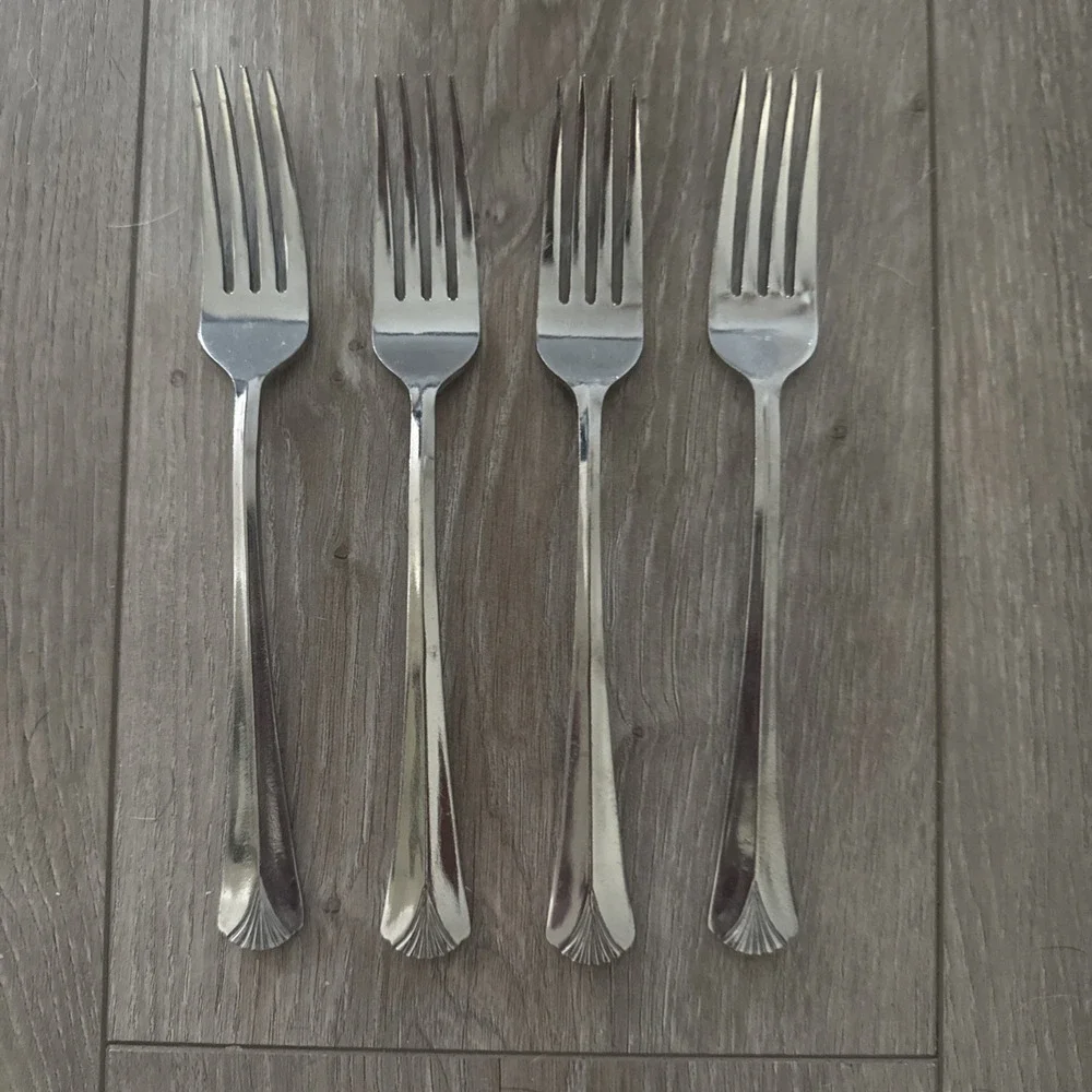 Caitlin Dinner Forks‎ Stainless Steel Silverware Flatware 18/0 - Lot of 4